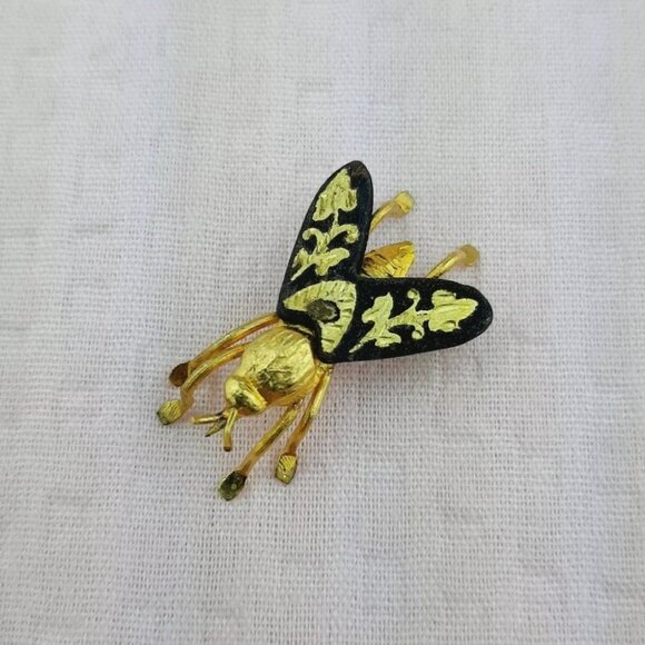 Jewelry - Vintage Damascene Art Spanish Fly Pin Brooch Bug Insect Gold Black Tone Small 1"